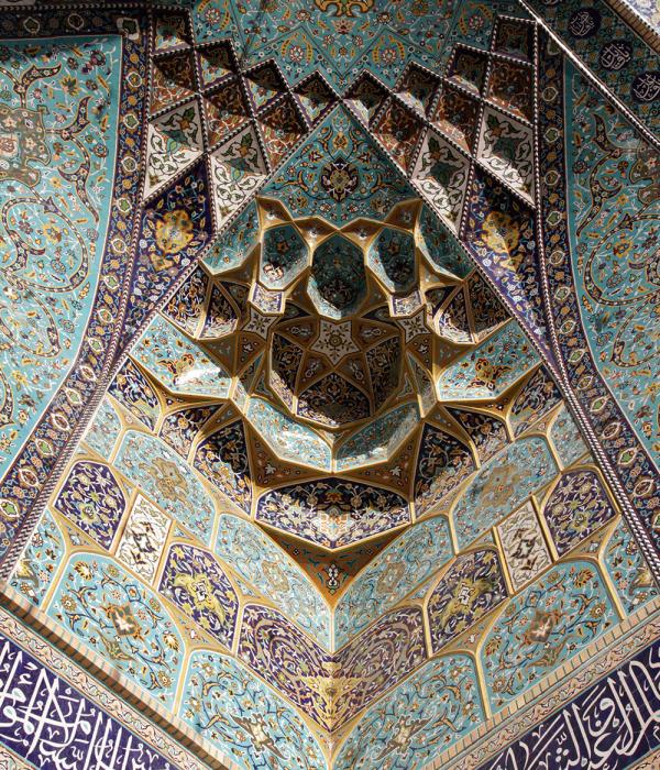 كاشي كاري مقرنس در معماري ايران